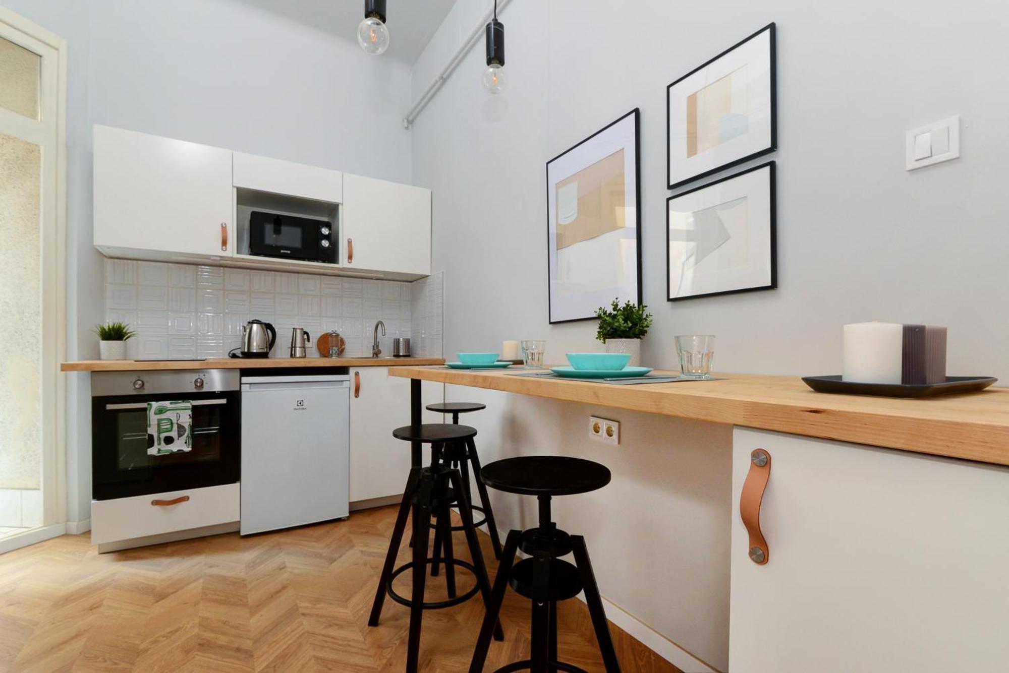 Monochrome Chic Apartments R61 — Fotók 3